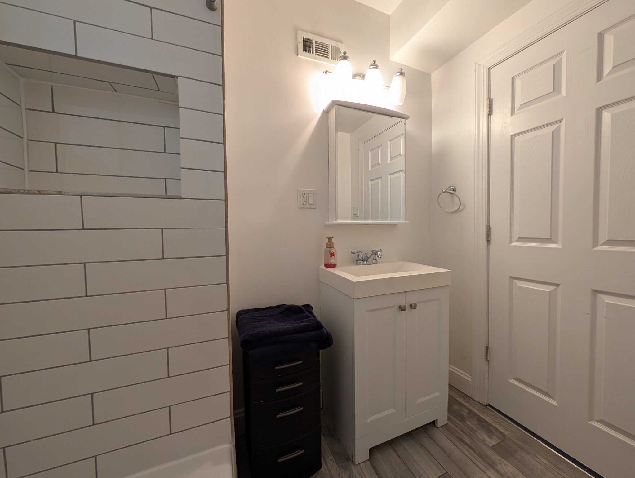 Building Photo - 1911 W Addison St