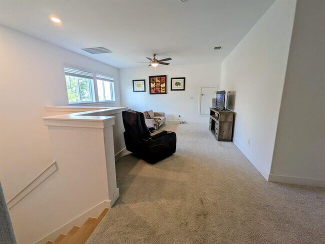 Building Photo - 109 Monterey Oak Trl