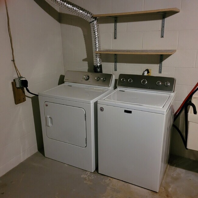 Building Photo - "Charming 3-Bed Home with Finished Basement & Gleaming Hardwood Floors in Shakopee!"