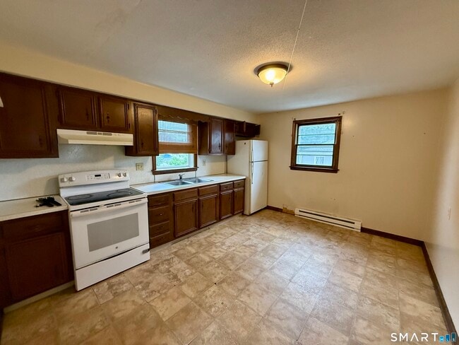 Building Photo - 400 Divinity St