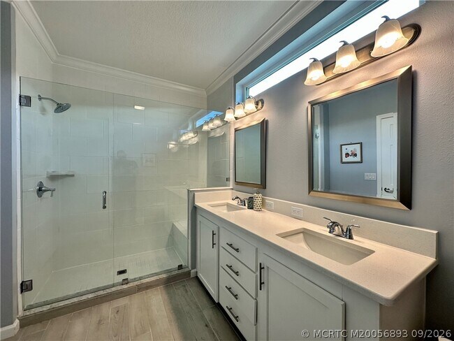 Building Photo - 397 NE Cabana Way