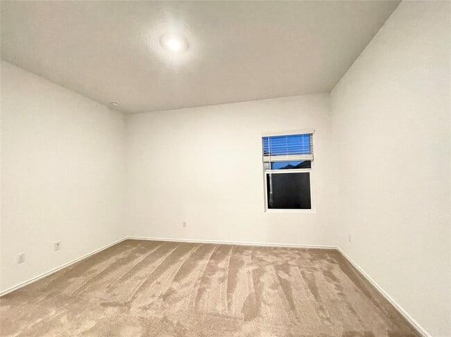 Building Photo - 332 Amber Gln