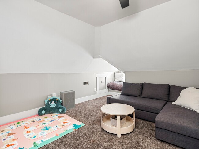 Building Photo - 622 N Hamilton Ave