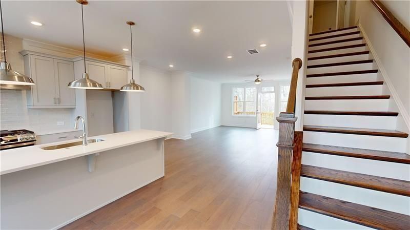Building Photo - 141 Basil St
