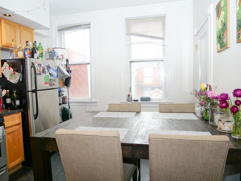 Building Photo - 237 W 3rd St