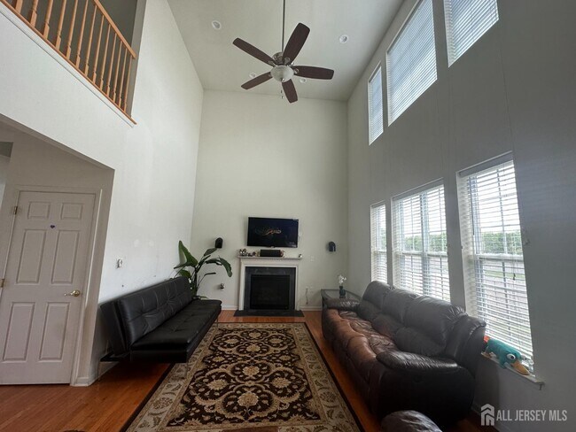 Building Photo - 25 Eddington Ln