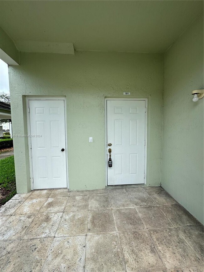 Building Photo - 2731 NE 3rd Dr