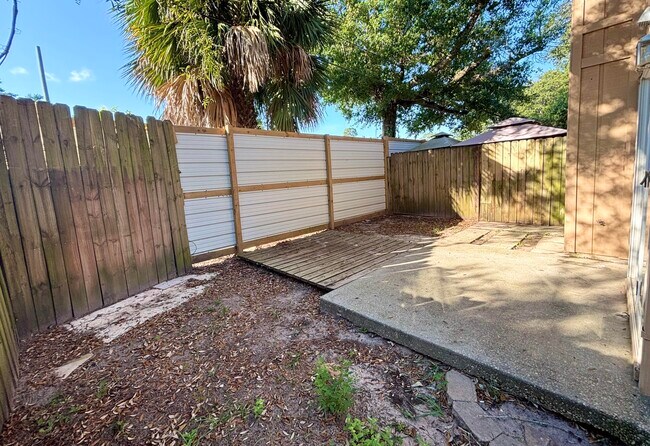Building Photo - 606 Virginia Oak Ct