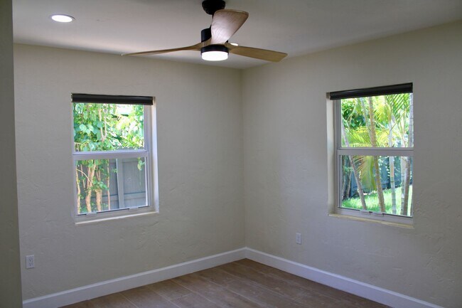 Building Photo - Fully Renovated 3/3 Northwood Home with Gu...