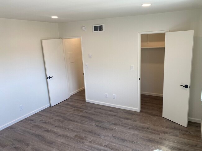 Building Photo - 1525 S Saltair Ave