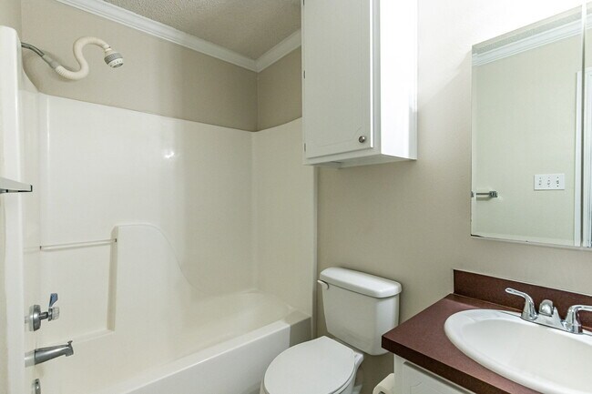 Building Photo - Beautiful House with Extra Room!