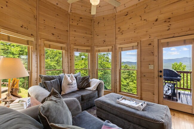 Building Photo - 121 Pontoosuc Dr