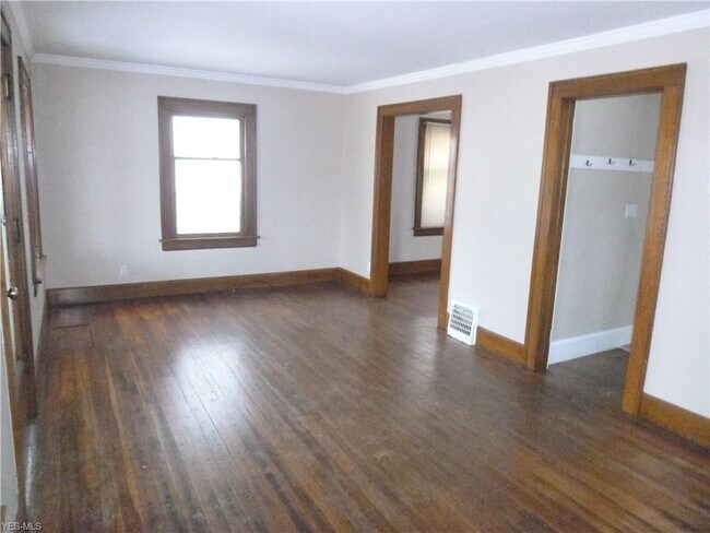 Building Photo - 62 E Rosewood Ave