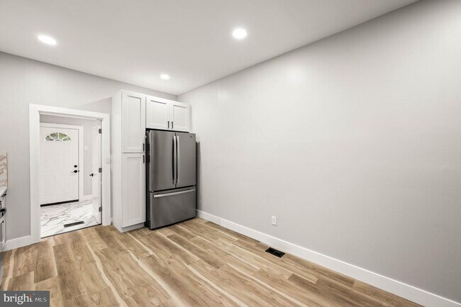 Building Photo - 5113 W Thompson St