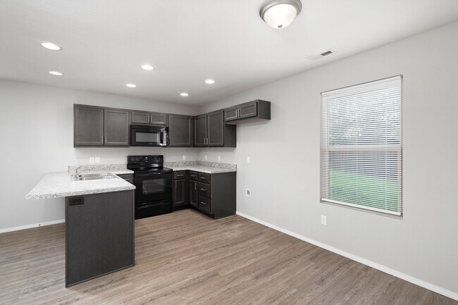 Building Photo - 1119 S Calabria Ave