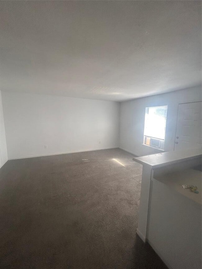 Building Photo - 1105 Westwood Ln