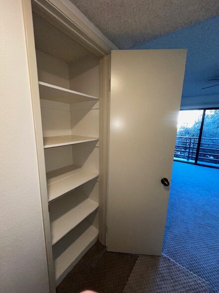 Building Photo - 121 S Swall Dr