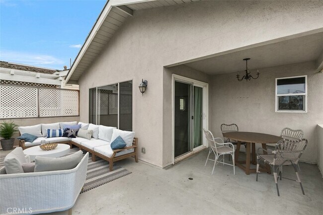 Building Photo - 420 Narcissus Ave