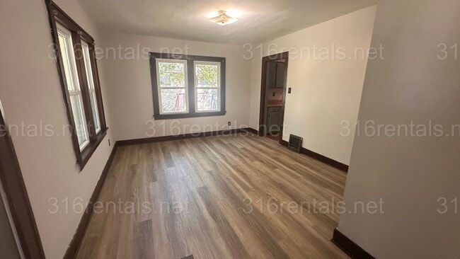 Building Photo - $825 - 2 bed 1 bath - Single Family Home