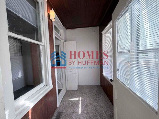 Building Photo - 331 S Barker Ave