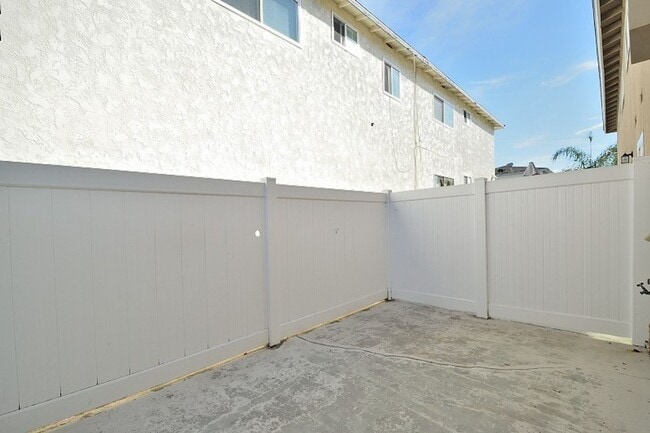 Building Photo - 2615 Gates Ave