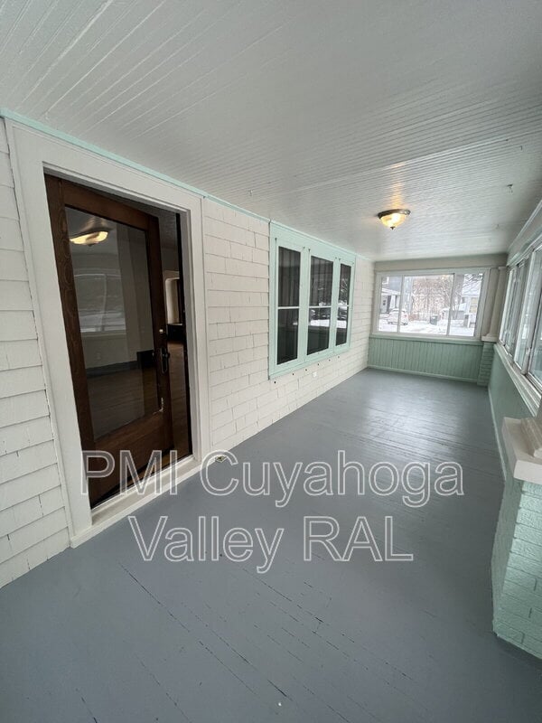 Building Photo - 165 Colony Crescent