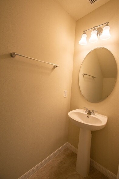 Building Photo - 3912 Plainview Dr