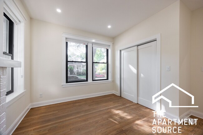 Building Photo - 4636 N Hamilton Ave