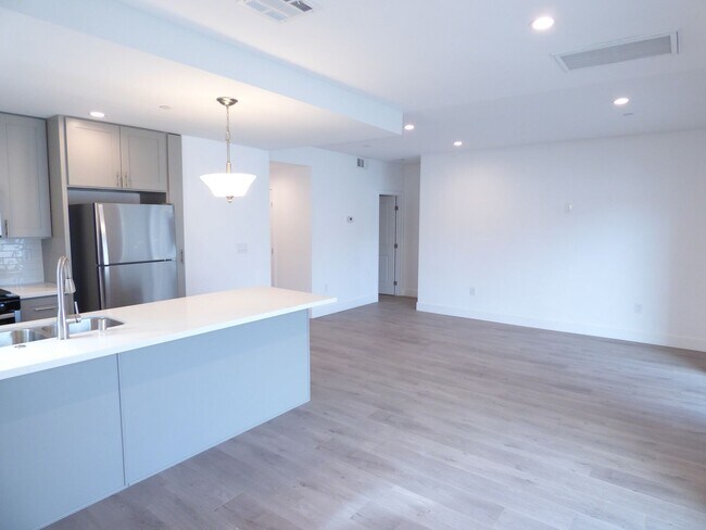 Building Photo - 1256 N Hobart Blvd