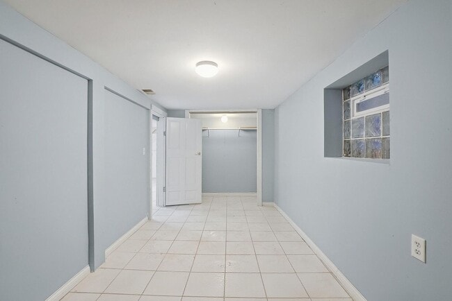 Building Photo - 5919 S Spaulding Ave