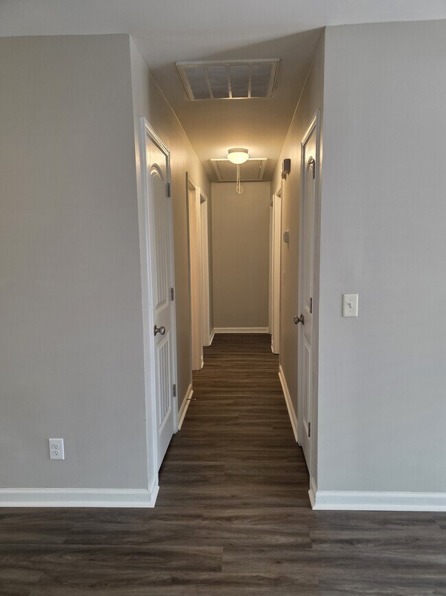 Building Photo - 132 Neva Ave