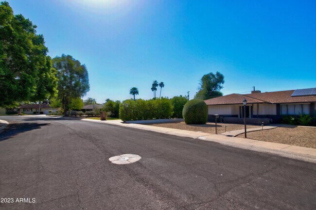 Building Photo - 1201 E Northview Ave