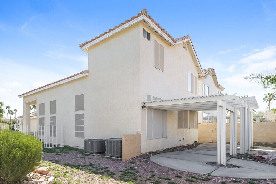 Building Photo - 1732 Blanchard Dr