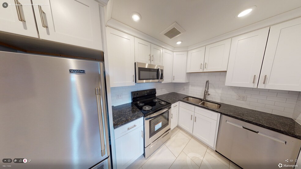 Building Photo - 322 Tappan St