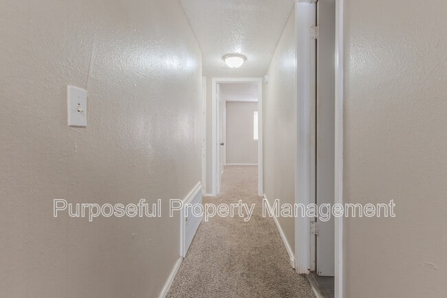 Building Photo - 6814 Lancer Ln