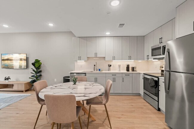 Building Photo - 916 N Delaware Ave