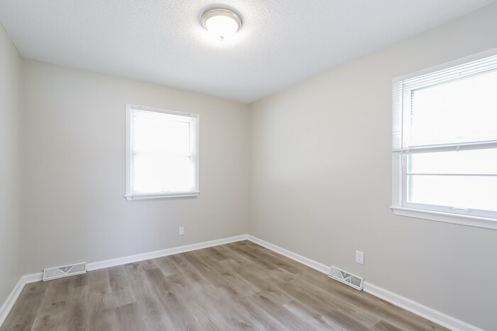 Building Photo - 6306 E 150th Terrace