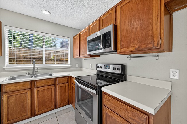 Building Photo - 4650 Glenvillage St