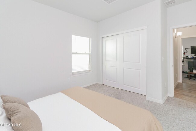 Building Photo - 1100 Nickel Hl Ave