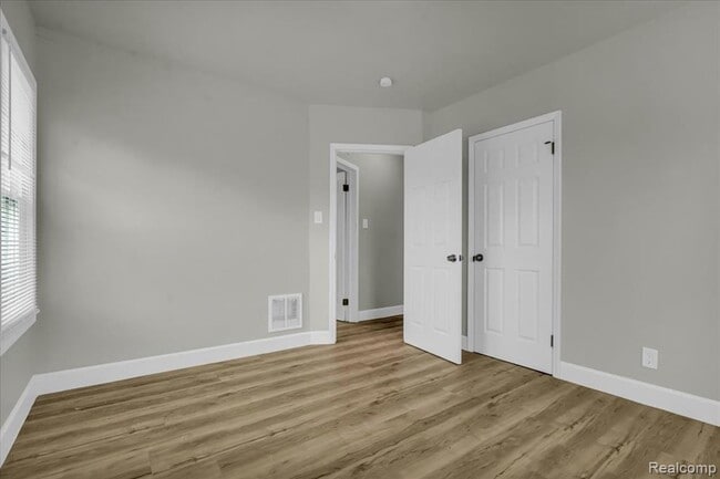 Building Photo - 14112 Mettetal St