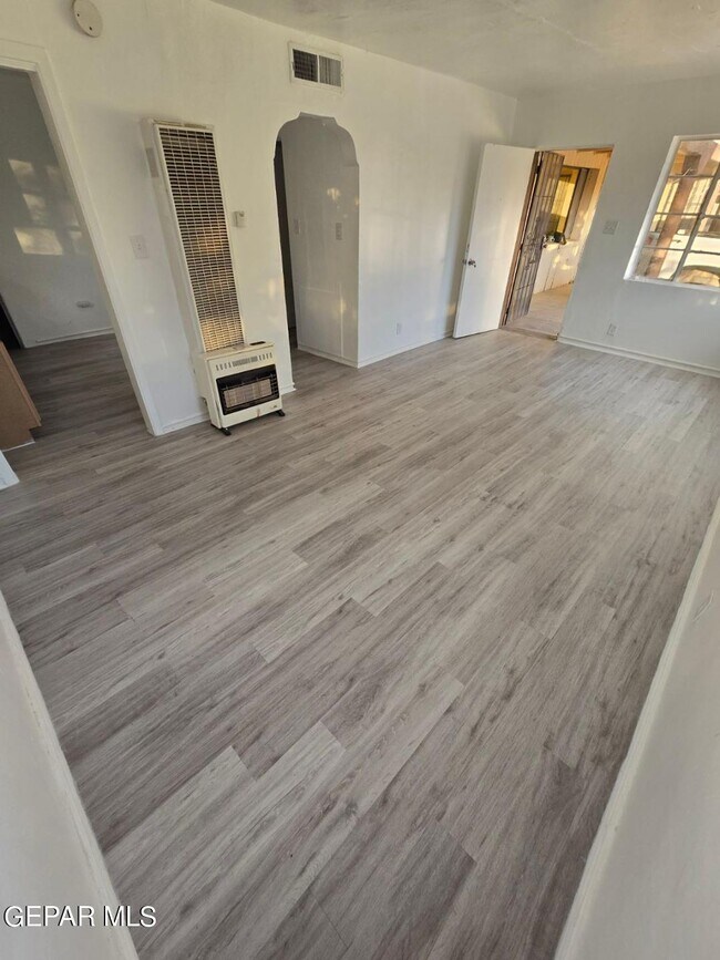 Building Photo - 845 NE Camp St