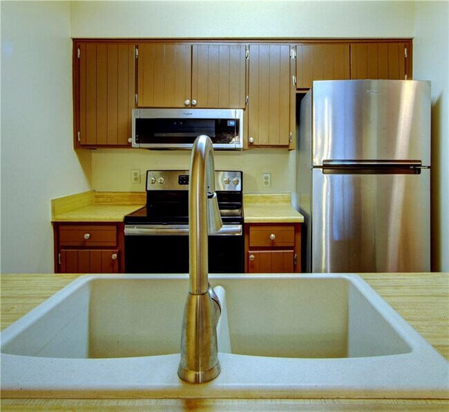 Building Photo - 639 Brockinton Point