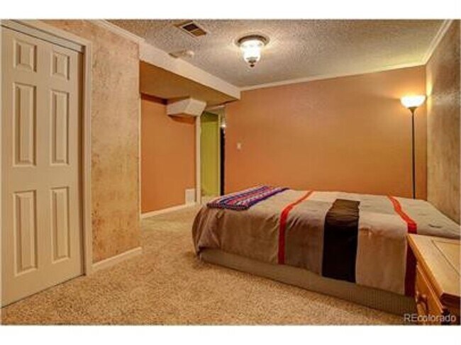 Building Photo - Updated clean and colorful 3 bed 2 bath ranch with a 2-Car garage!