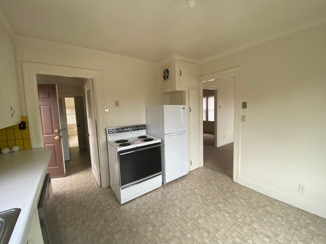 Building Photo - 8080 Valley Ford Rd