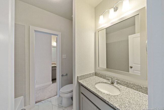 Building Photo - 215 E Courtland Pl