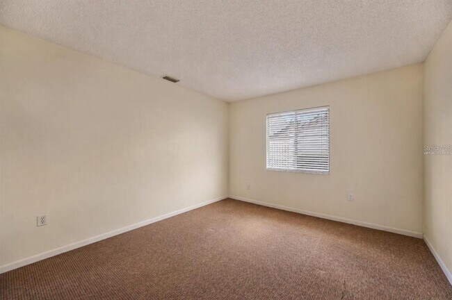 Building Photo - 4231 Oak Loop