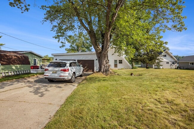 Building Photo - 811 Palmer Dr