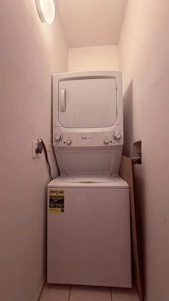 Building Photo - 4055 S Calumet Ave