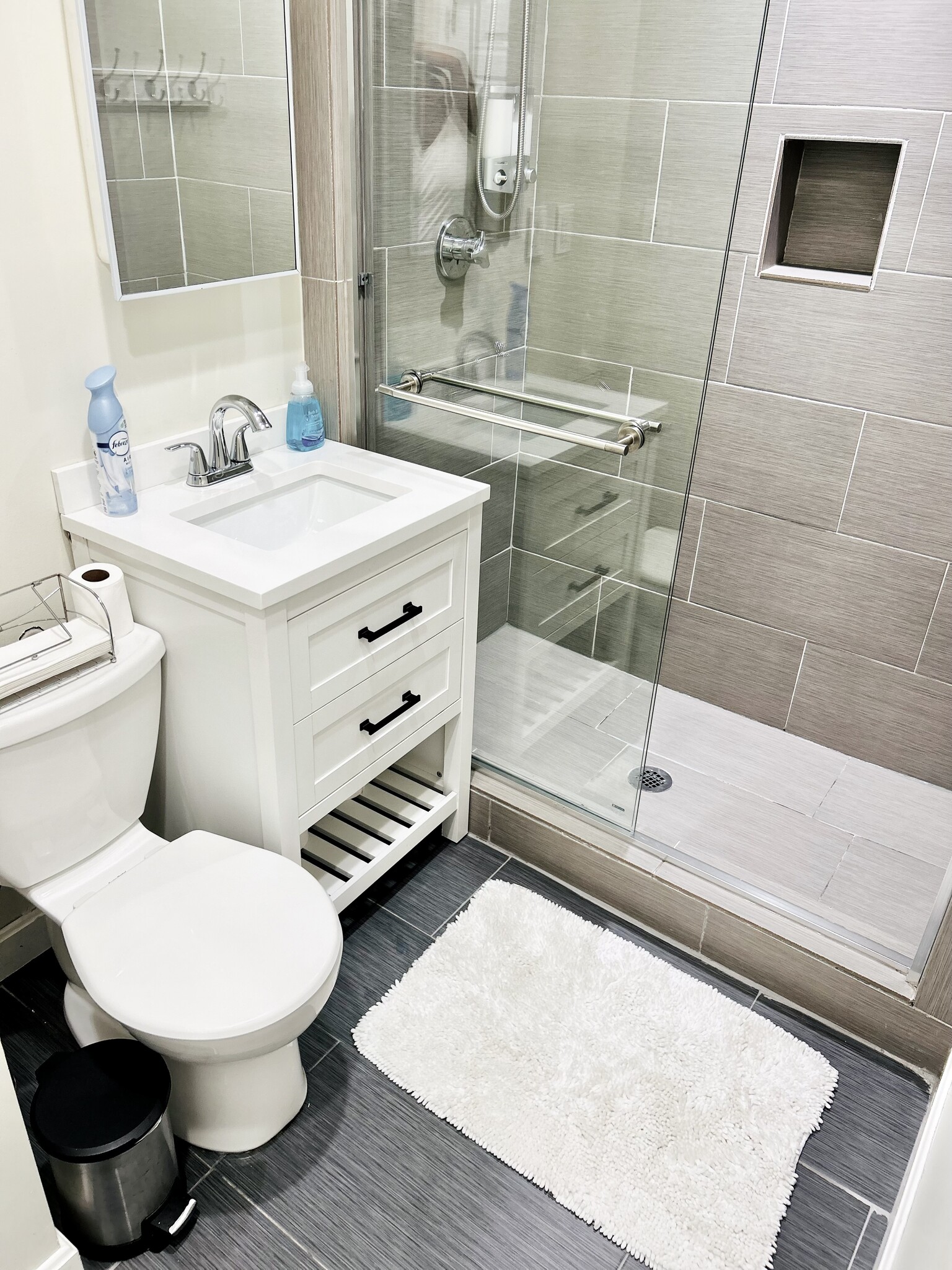 Bathroom 2 standing shower - 51 Hazelton St