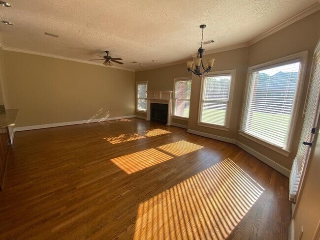 Building Photo - 1440 Asbury Dr